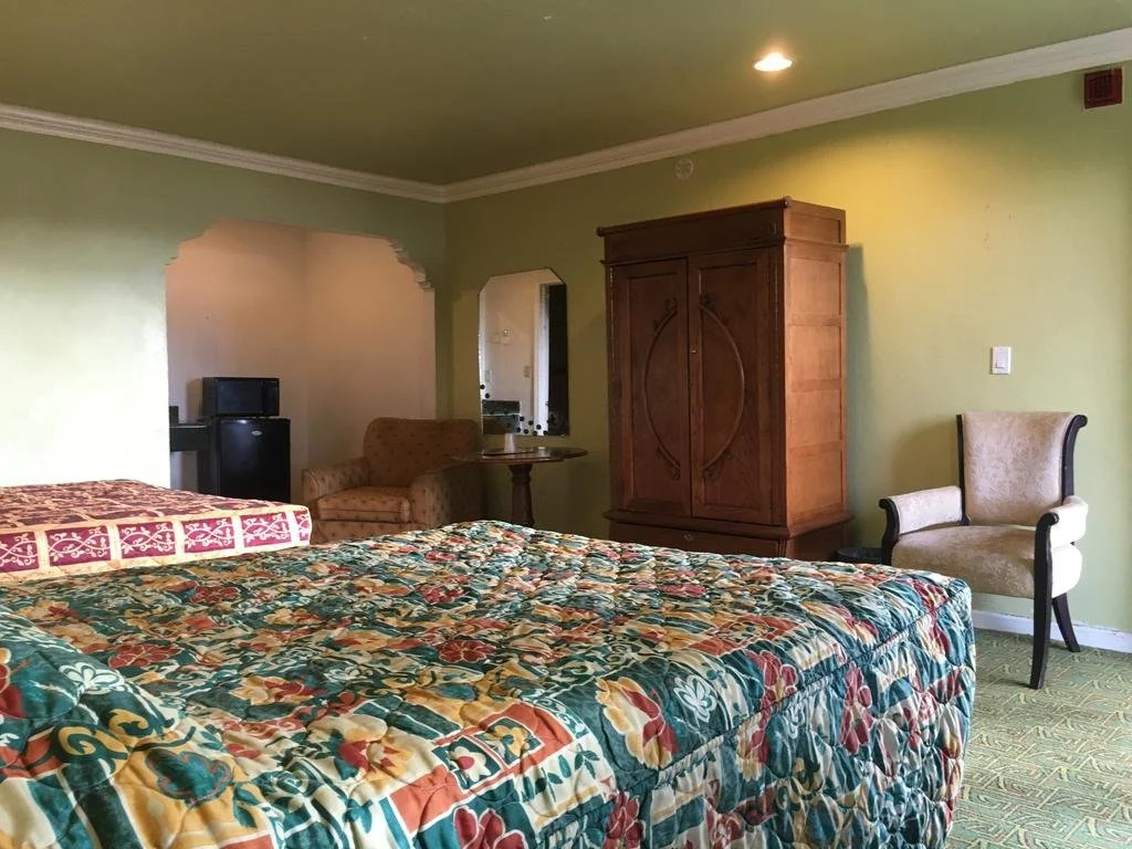 La PETITE ROUGE MOTEL