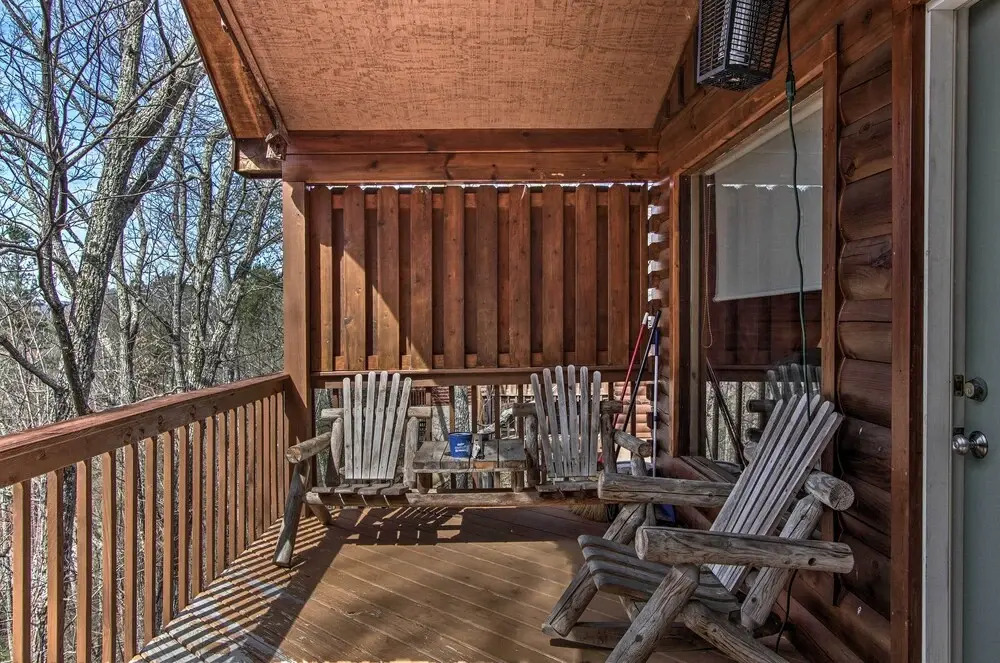 Hidden Springs Cabin w/ Hot Tub, 2 Mi to Dollywood