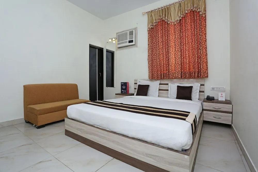 OYO FLAGSHIP 26243 Second House