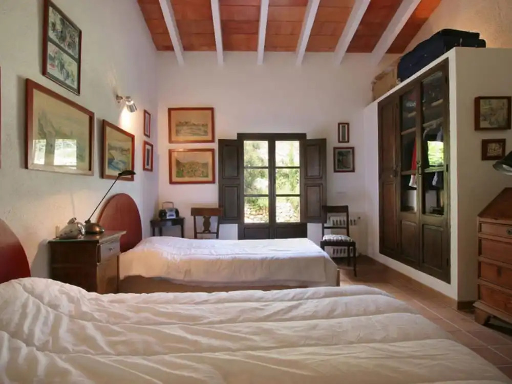 Large Traditional Country House With Spacious Veranda, Garden and Private Pool