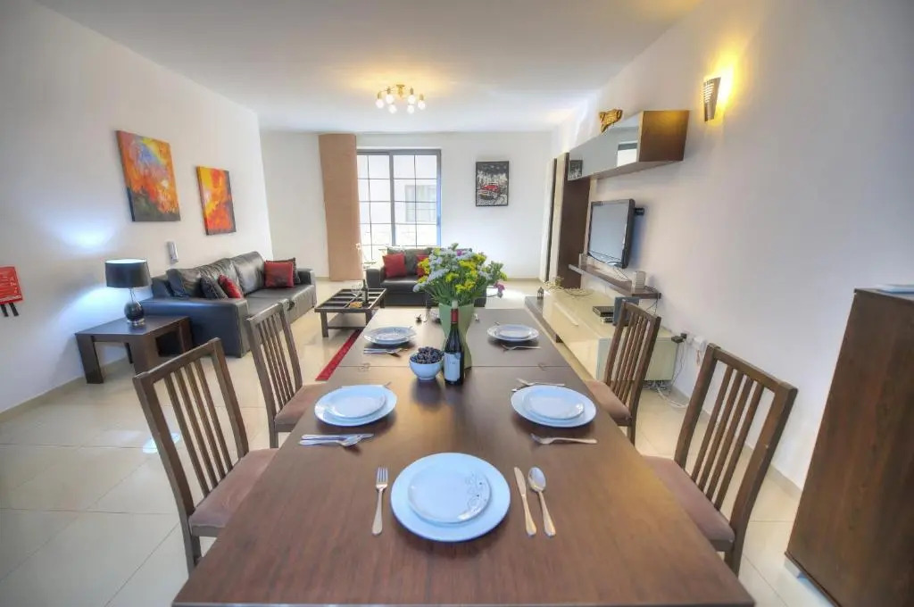 Large 3 bedrooms steps away from Balluta Bay BCAM2-1