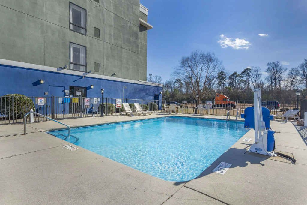 Comfort Suites Wilson - I - 95