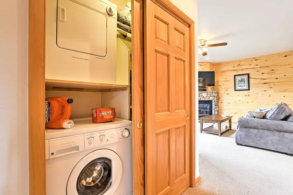7 Mi to National Park: Grand Lake Condo w/ Deck!