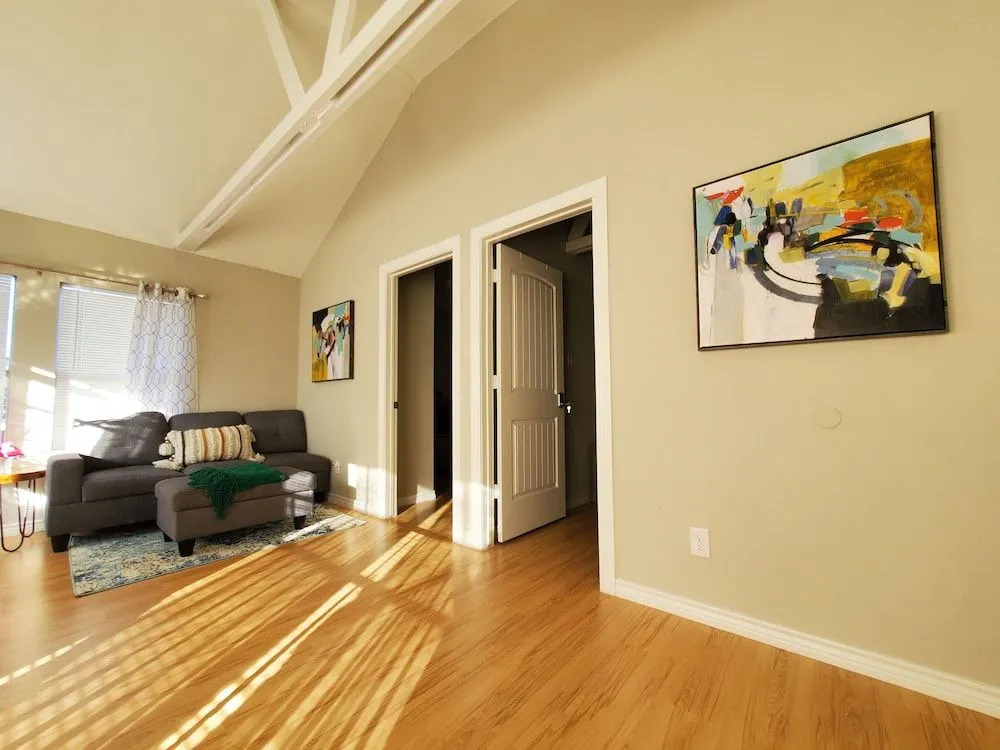 Wonderful Getaway Houston 2BR w/Balcony Views