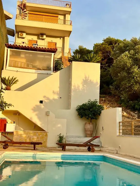 Serenity Holiday Home with self contained apartment and private pool