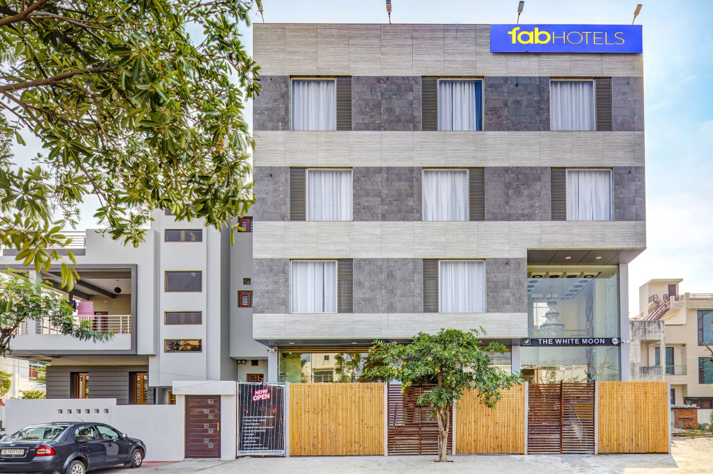 FabHotel The White Moon