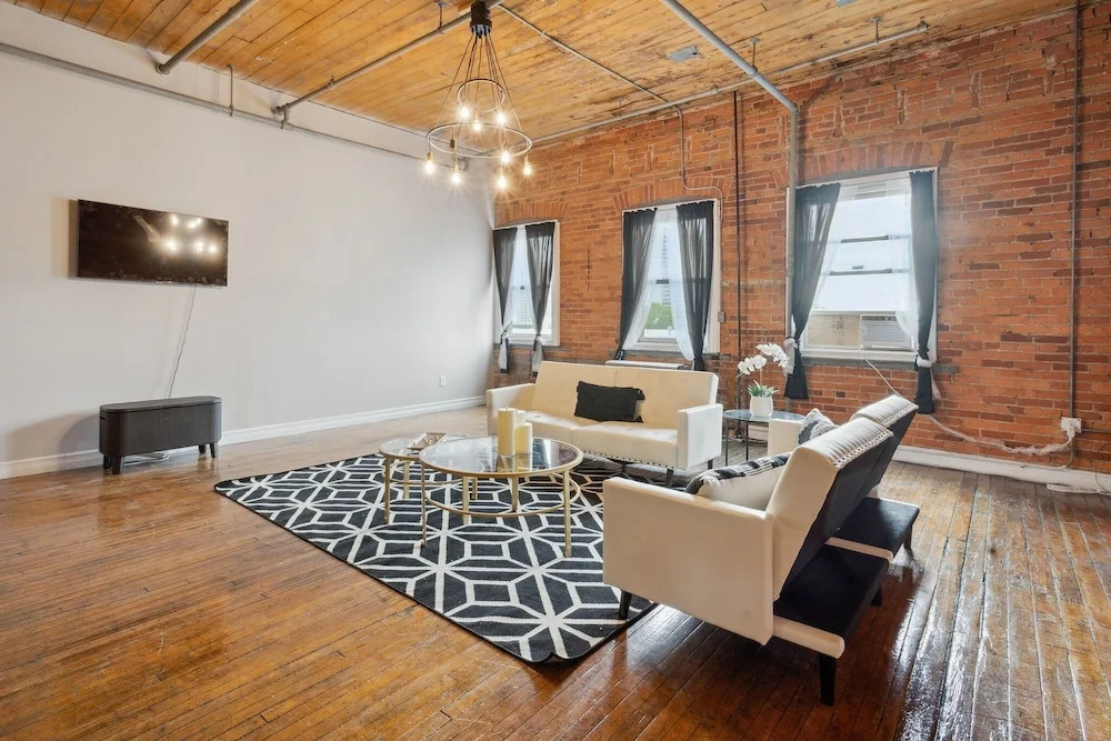 Queen G Investments 1 Bedroom Apts by RedAwning