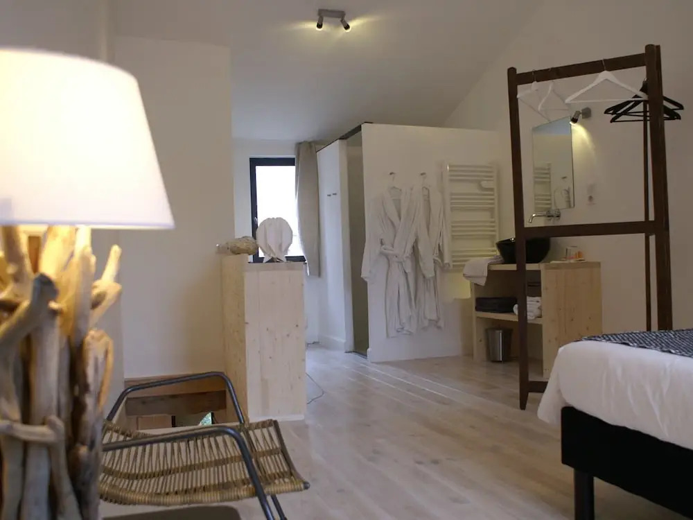 La Maison Rouge dUzes B&B