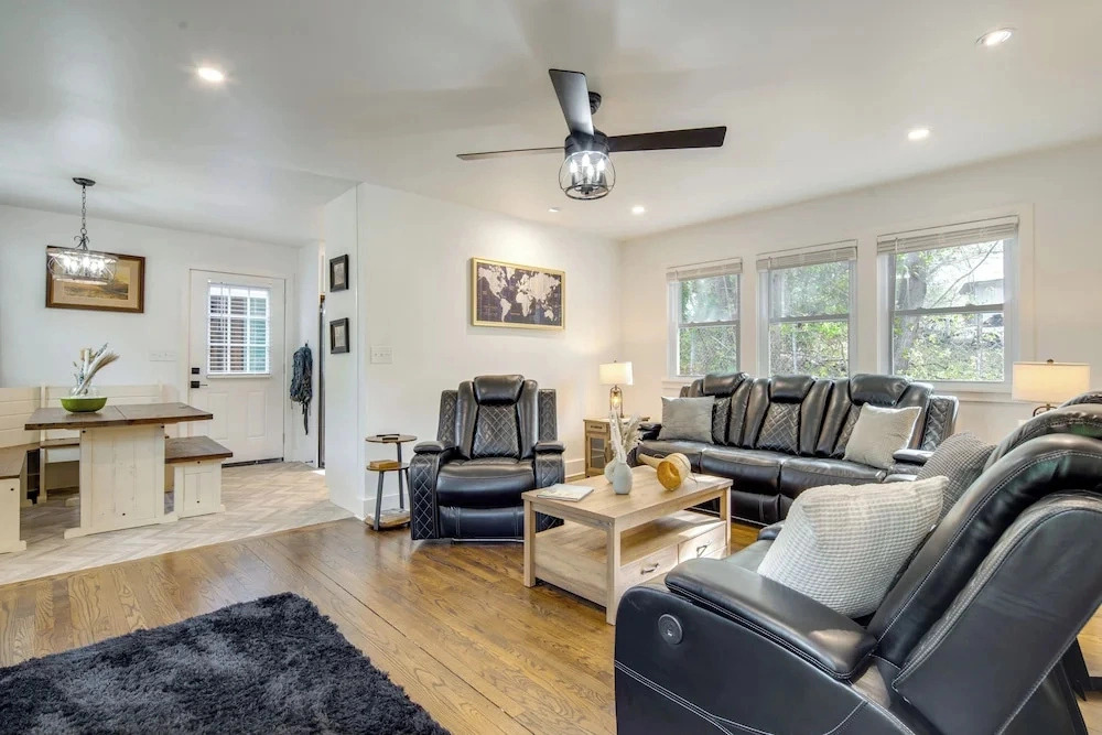 Walk to Osceola Lake! Family-friendly Home