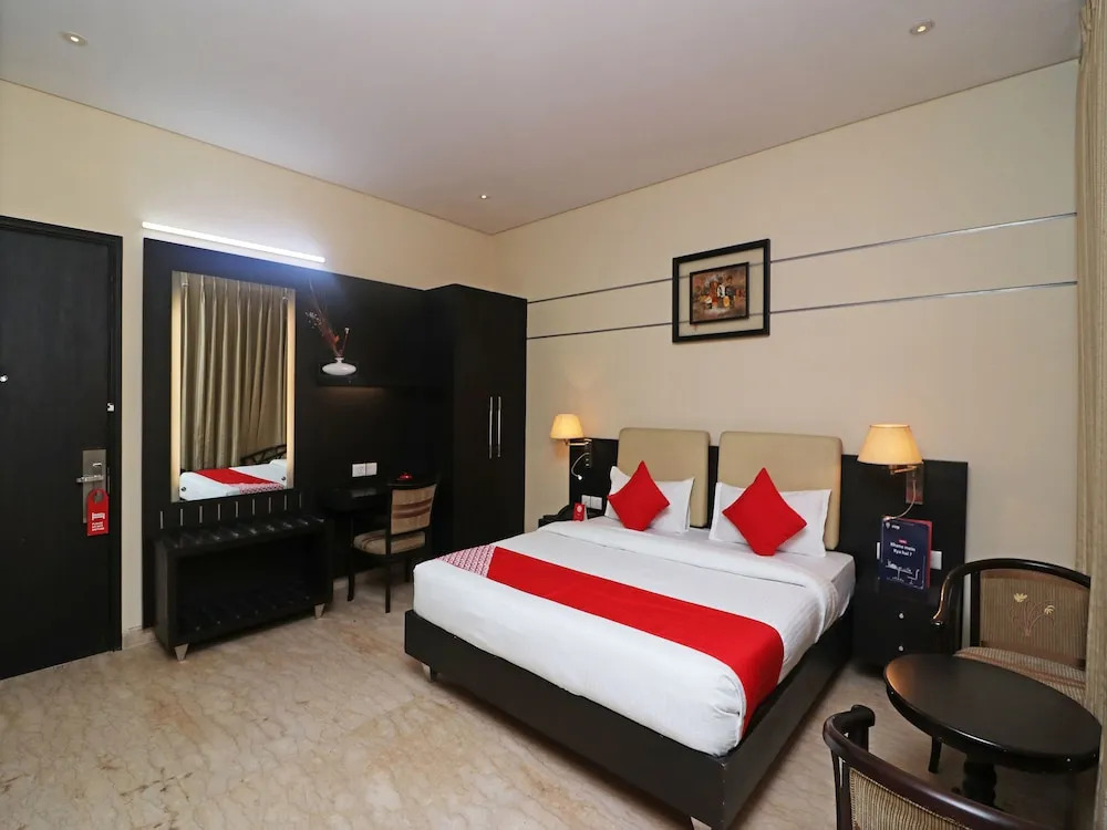 OYO 13236 Hotel W Castle