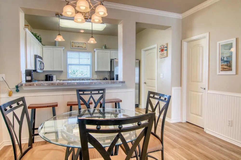 Heaven on Eleven MC8 3 Bedrooms 2.5 Bathrooms Condo