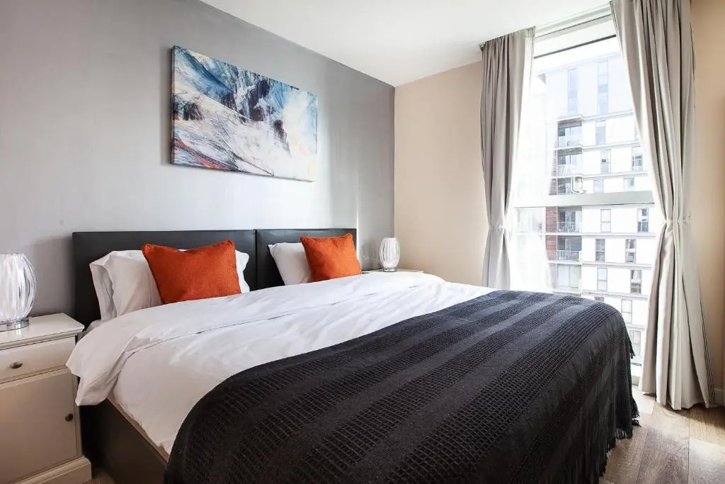 2 Bedroom 2 Bathroom Apartment in Central Milton Keynes with Free Parking and Smart TV - Contractors, Relocation, Business Travellers