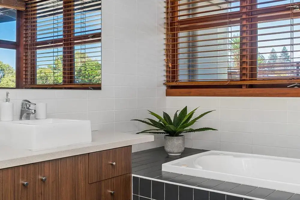 Byron Bay Accom Unit 5 21-25 Fletcher Street - A Seventh Summer