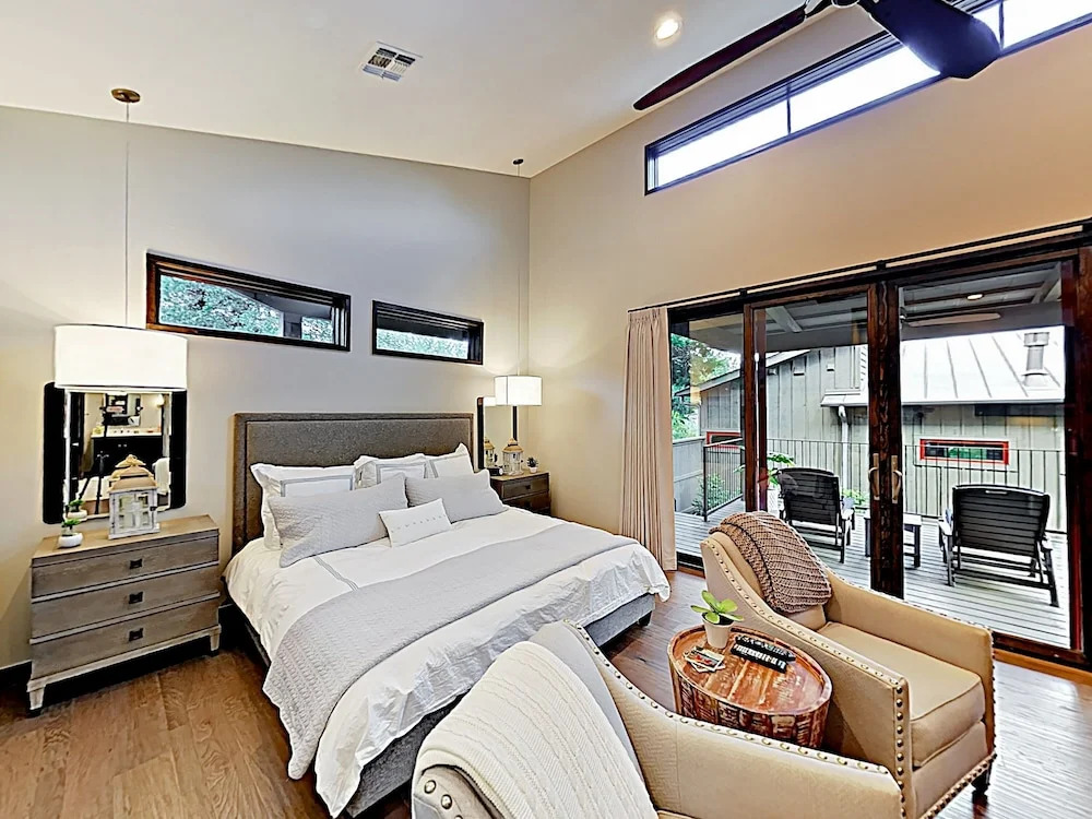 New Listing! Resort On Lake Travis W/ Pool 1 Bedroom Cabin