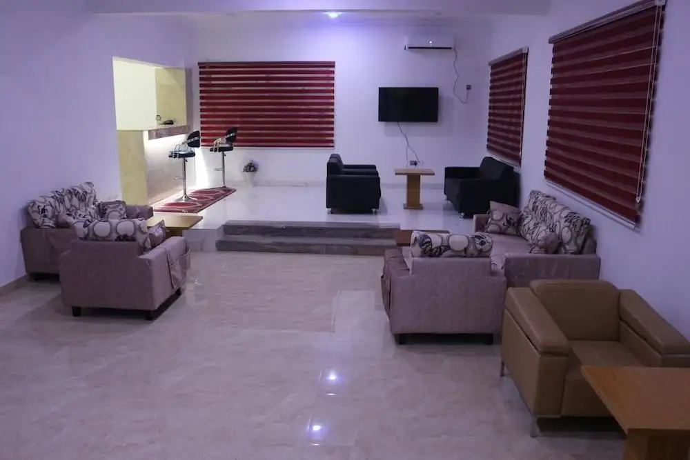 Отель Roses Regency Suites