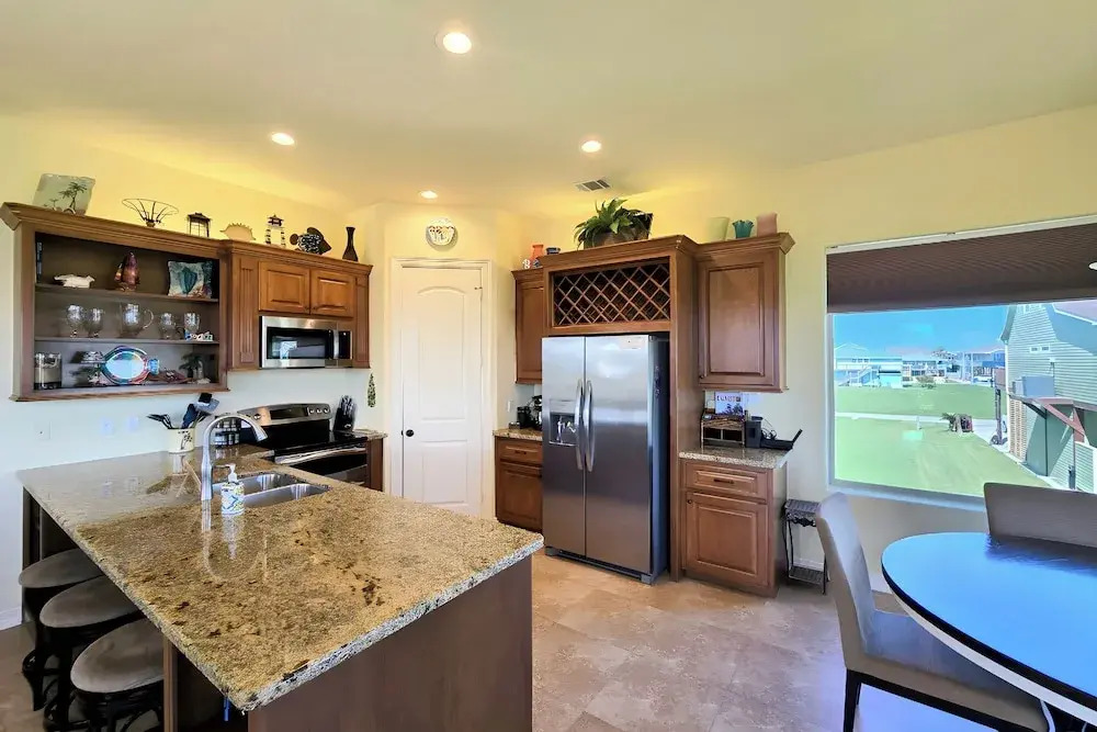 Dog-friendly Casa Sol House in Crystal Beach!