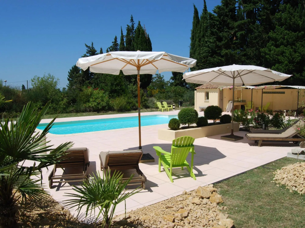 Lovely Cottage in Valréas with Swimming Pool