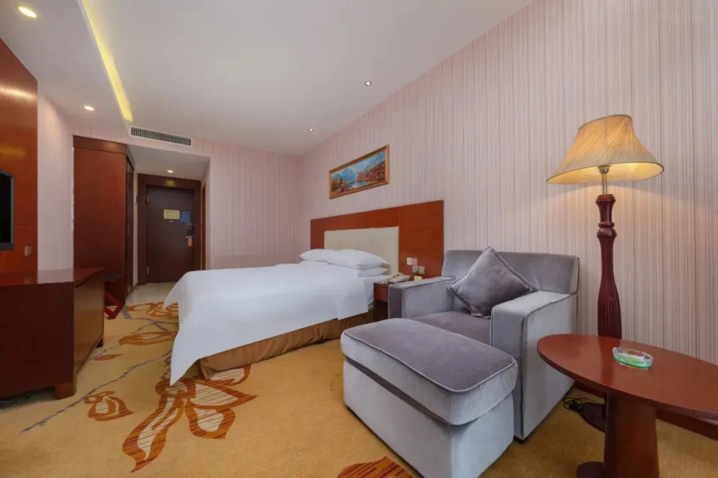 Vienna Hotel Dongguan Houjie Shanmei Subway Station Branch