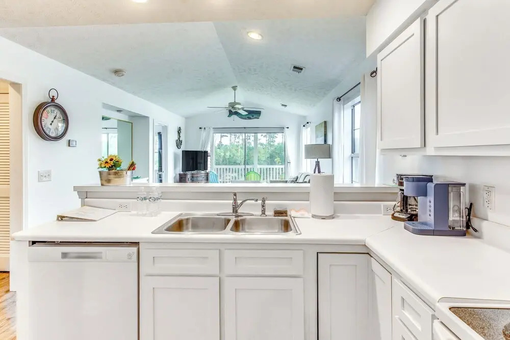 Myrtle Beach Waterfront Condo: 5 Mi to Boardwalk!