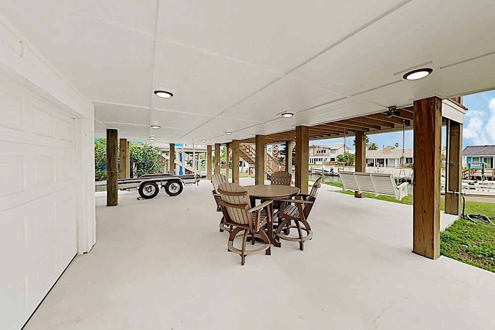 New Listing! Brand-new Canal-side W/ Deck 3 Bedroom Home