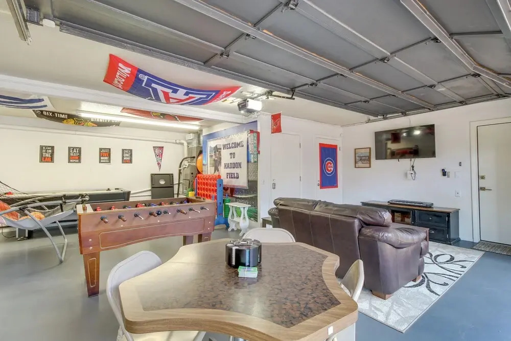 Game Room, Fire Pit, Deck: Remodeled Pinetop Cabin