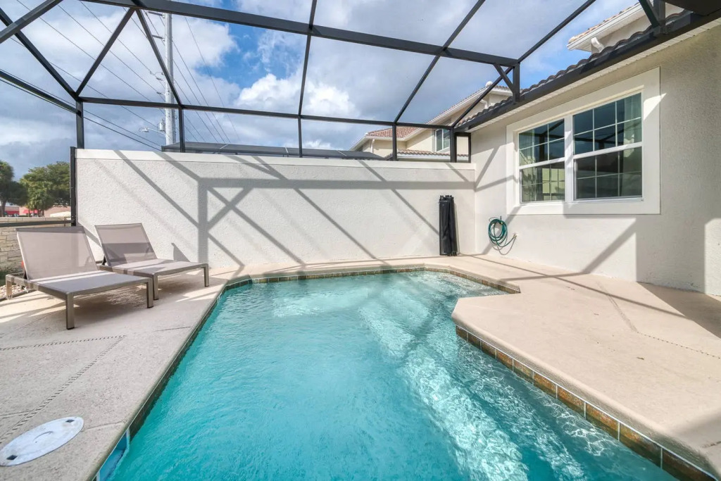 Modern home with a nice private pool near Disney