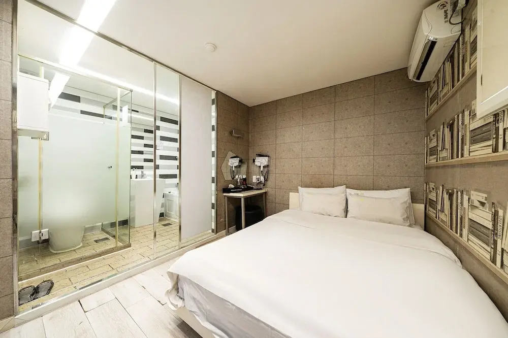In Hotel Seoul
