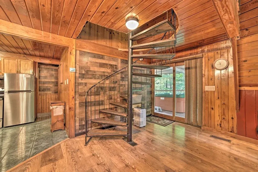 A-frame Gatlinburg Cabin w/ Deck & Private Hot Tub