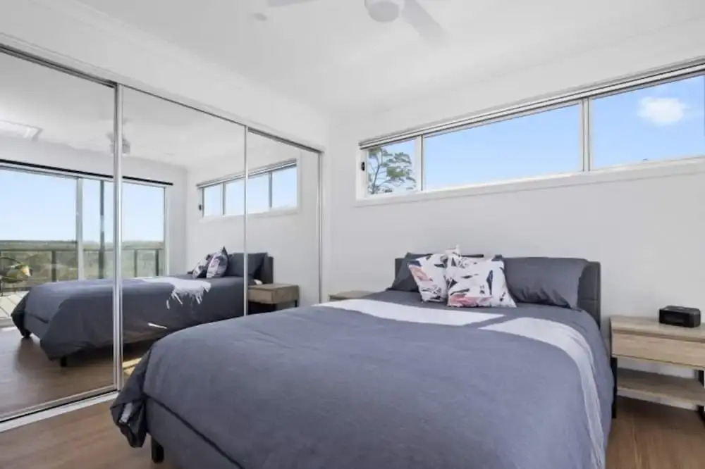 3-bed Coastal Getaway With Direct Beach Access