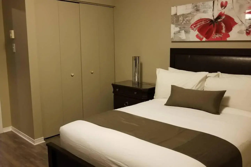 Sweet 2-Bedroom Penthouse Apartment by Amazing Property Rentals