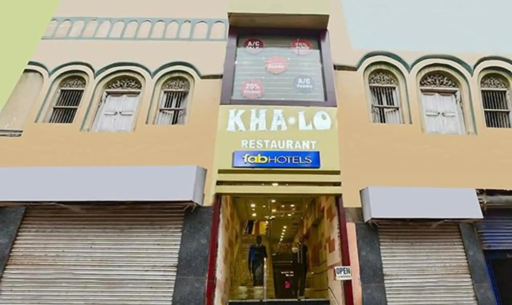 Capital O 69628 Ruk Lo