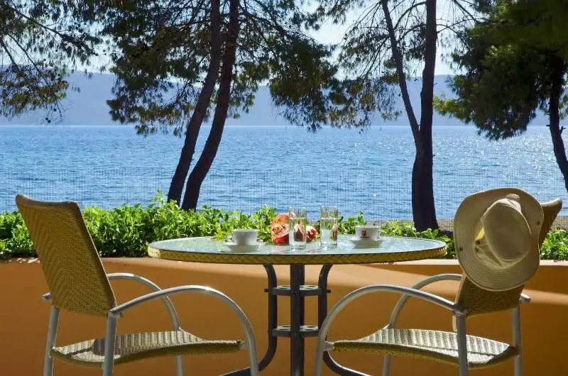 Makis Inn Resort