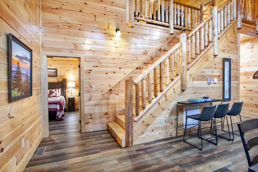 Swimming Bears Lodge 1 with Indoor Pool and Hot Tub