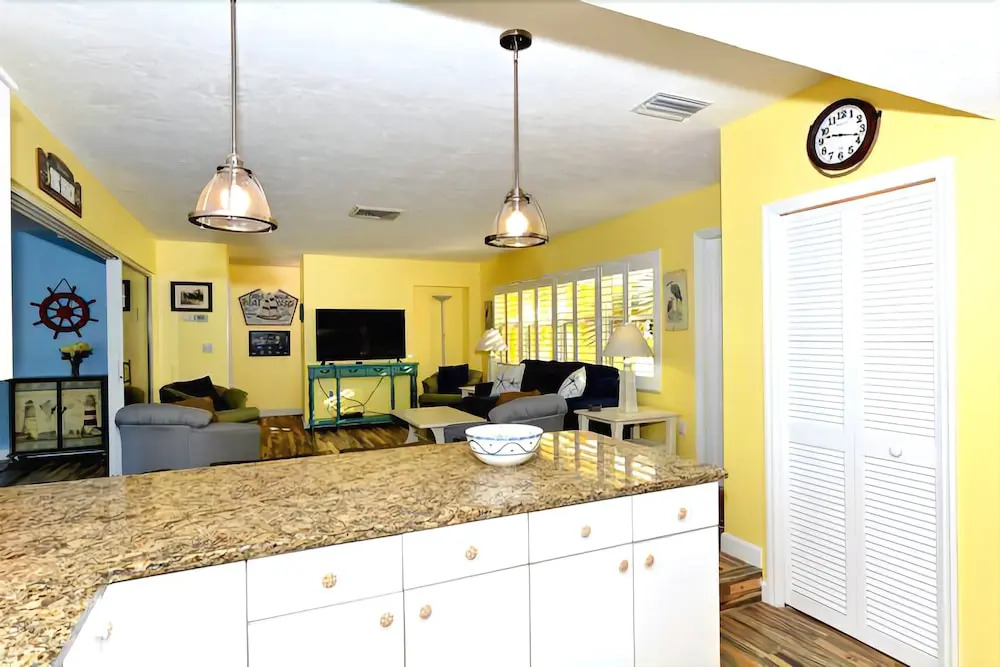Surf Rider's Cottage 2 Bedrooms 1 Bathroom Condo