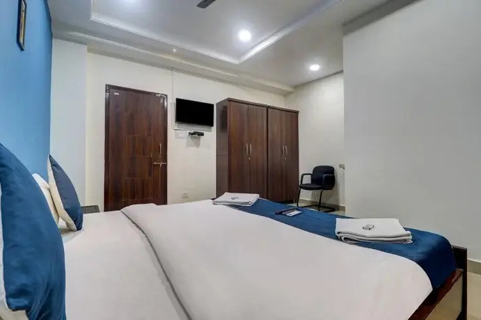 iROOMZ Hotel Rise & Shine