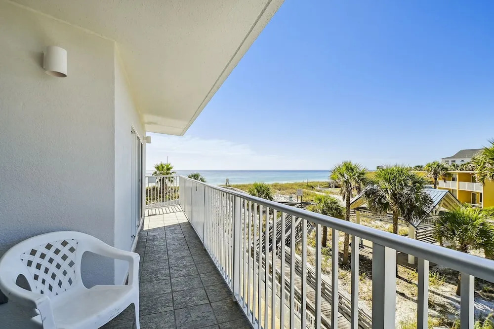 Seacrest 301B is a 2 BR Gulf front on Okaloosa Island by RedAwning