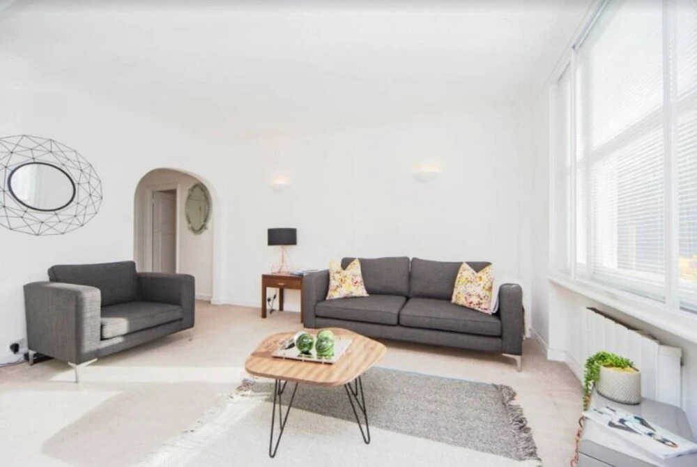 Bright and Central Studio Apartment