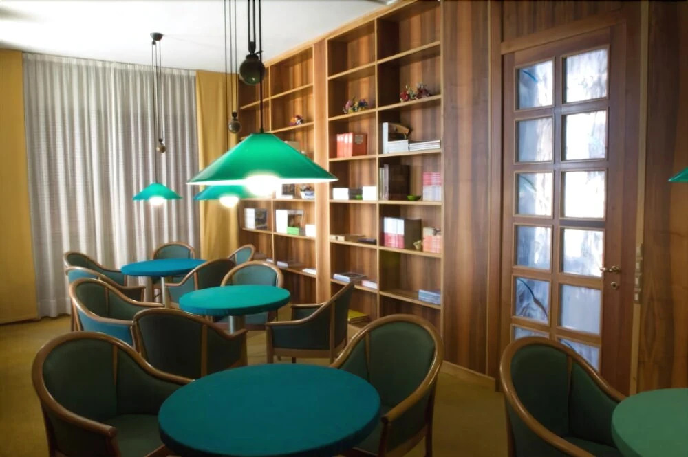 G. Hotel Capitol