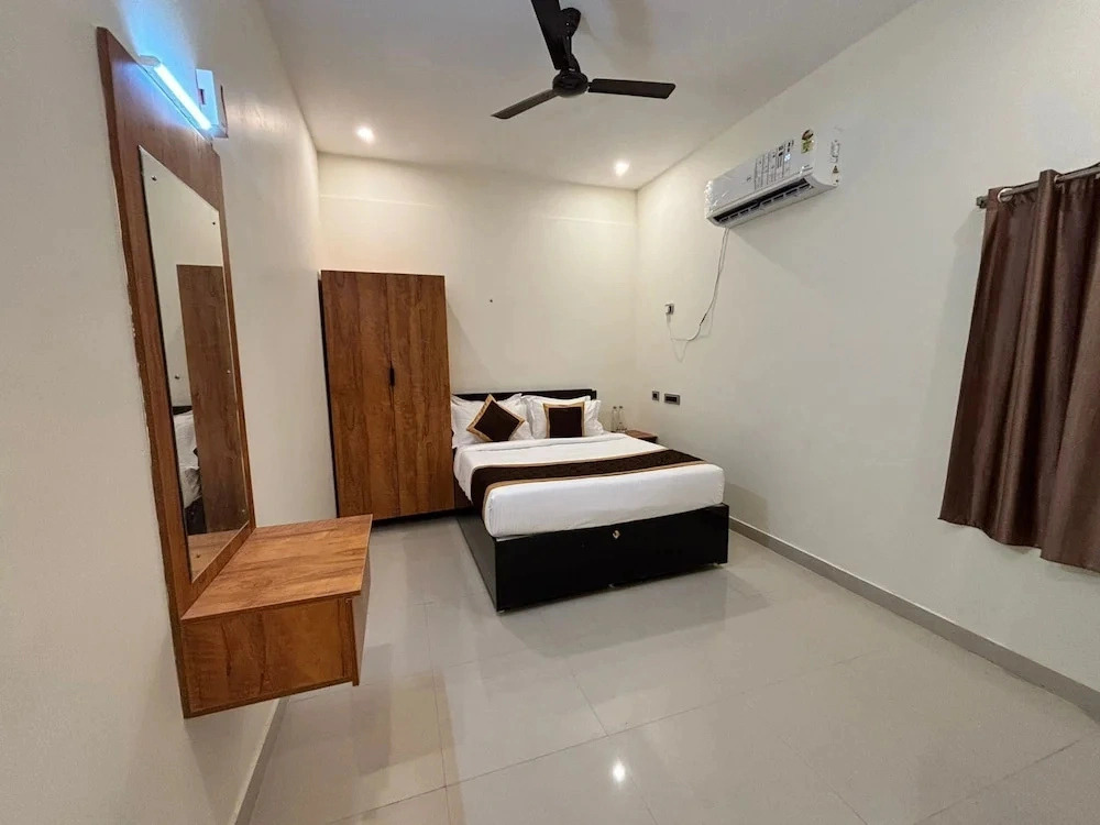 Thamira Grand Palace