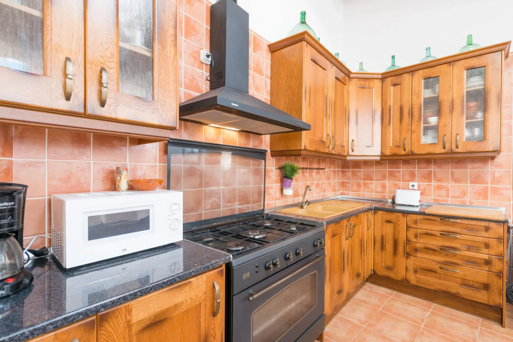 CAN MATEU - Chalet with terrace amidst the Tramuntana mountain range, a few km from Biniaraix  and Fornalutx. Free WiFi