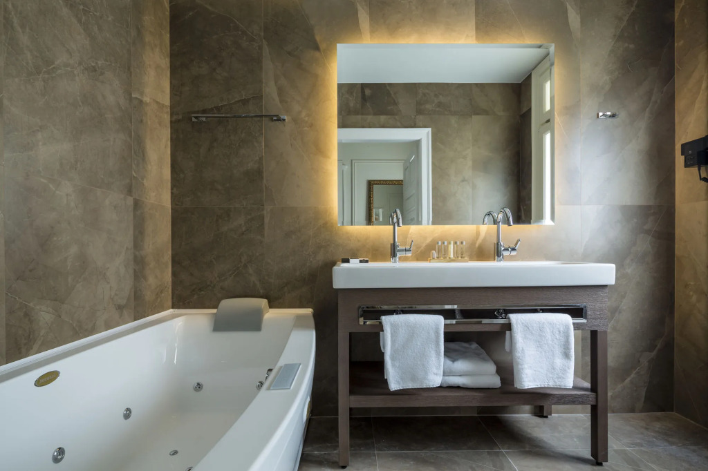 3 Sixty Hotel & Suites