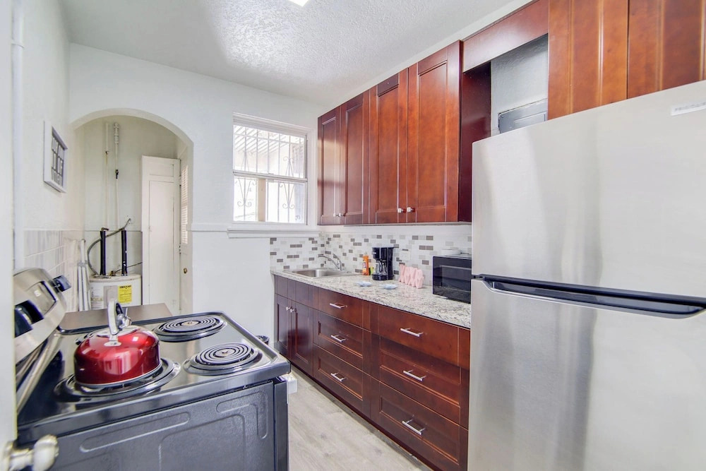 South Beach 2BR Condo Walk to Beach