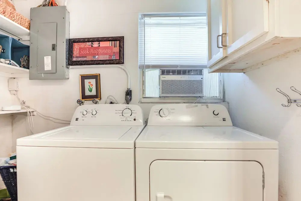 Englewood Bungalow 1 Mi to Beach: Pets Welcome