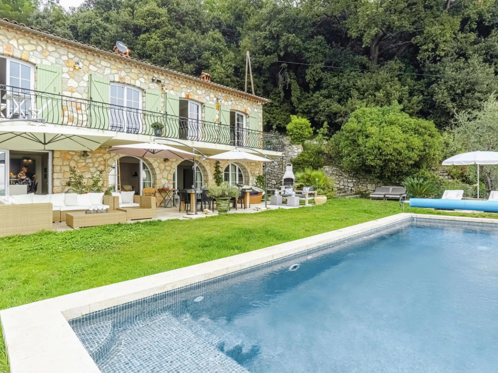 Villa in Grasse With Private Pool