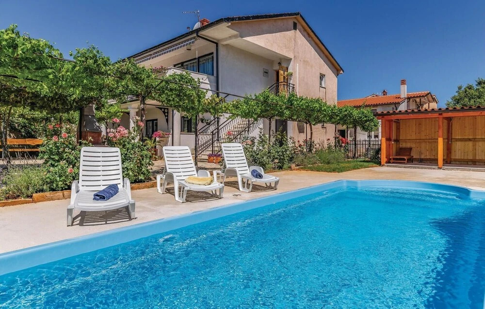 Stunning Home in Pula With Wifi and 2 Bedrooms