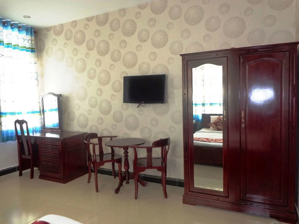Thi Long Phụng Hotel