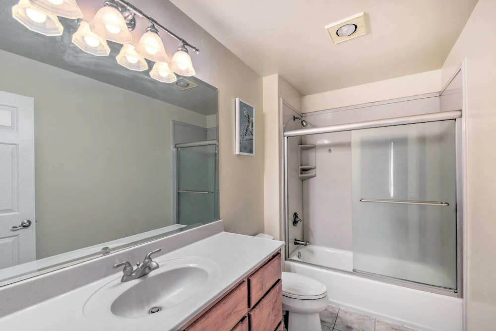 Charming Medford Getaway ~ 4 Miles to Downtown!