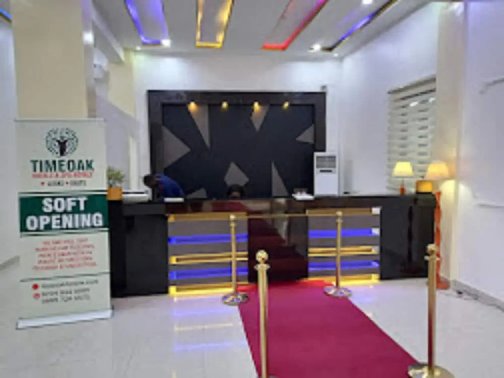 Time Oak Hotel and Suites Royale