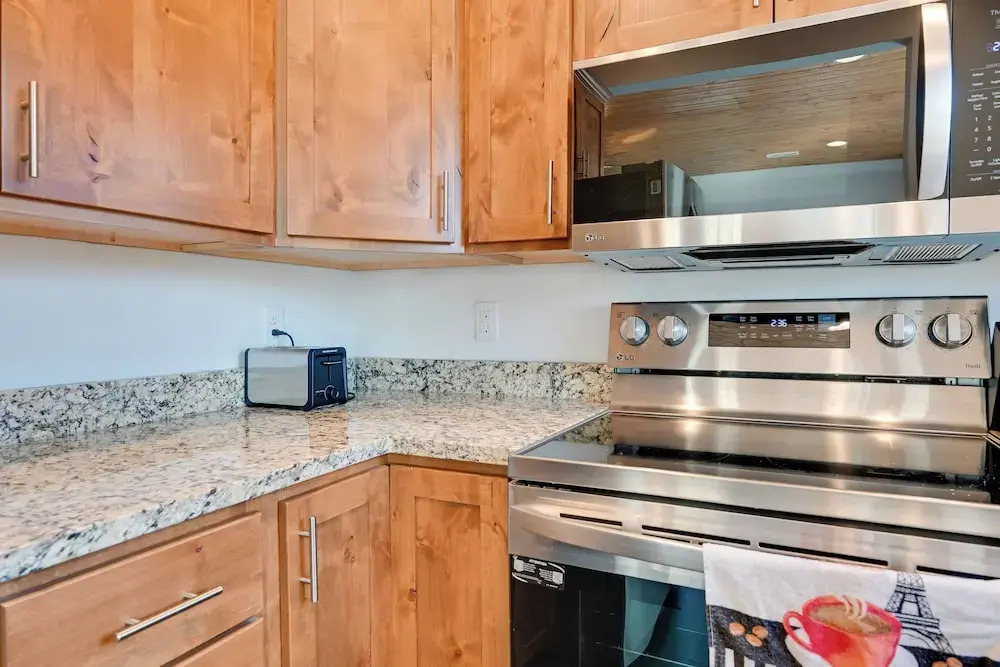 6 Mi to Rough River Lake! Waterfront Home w/ Deck