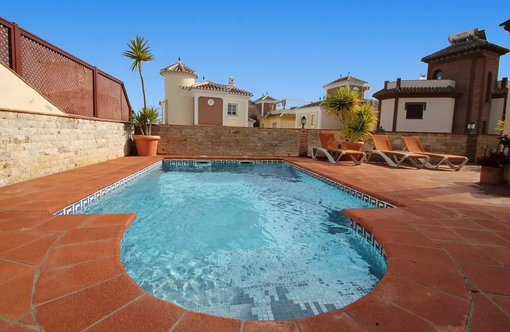 1033 Villa Laura